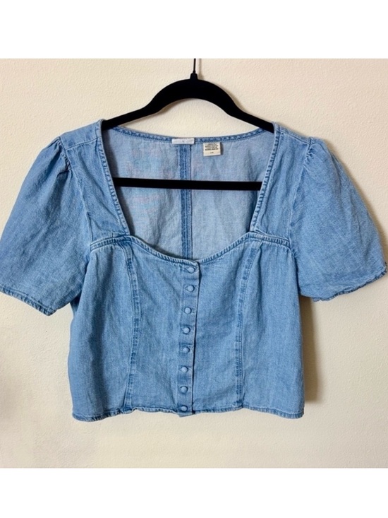 Levi's Tops - LEVI’S LIGHT BLUE TOP